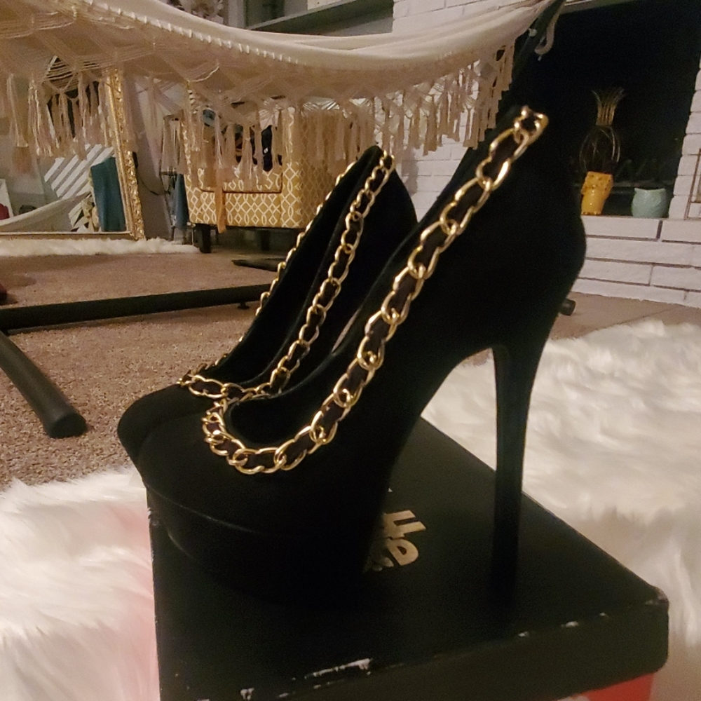 High heels - Picture 2 of 2